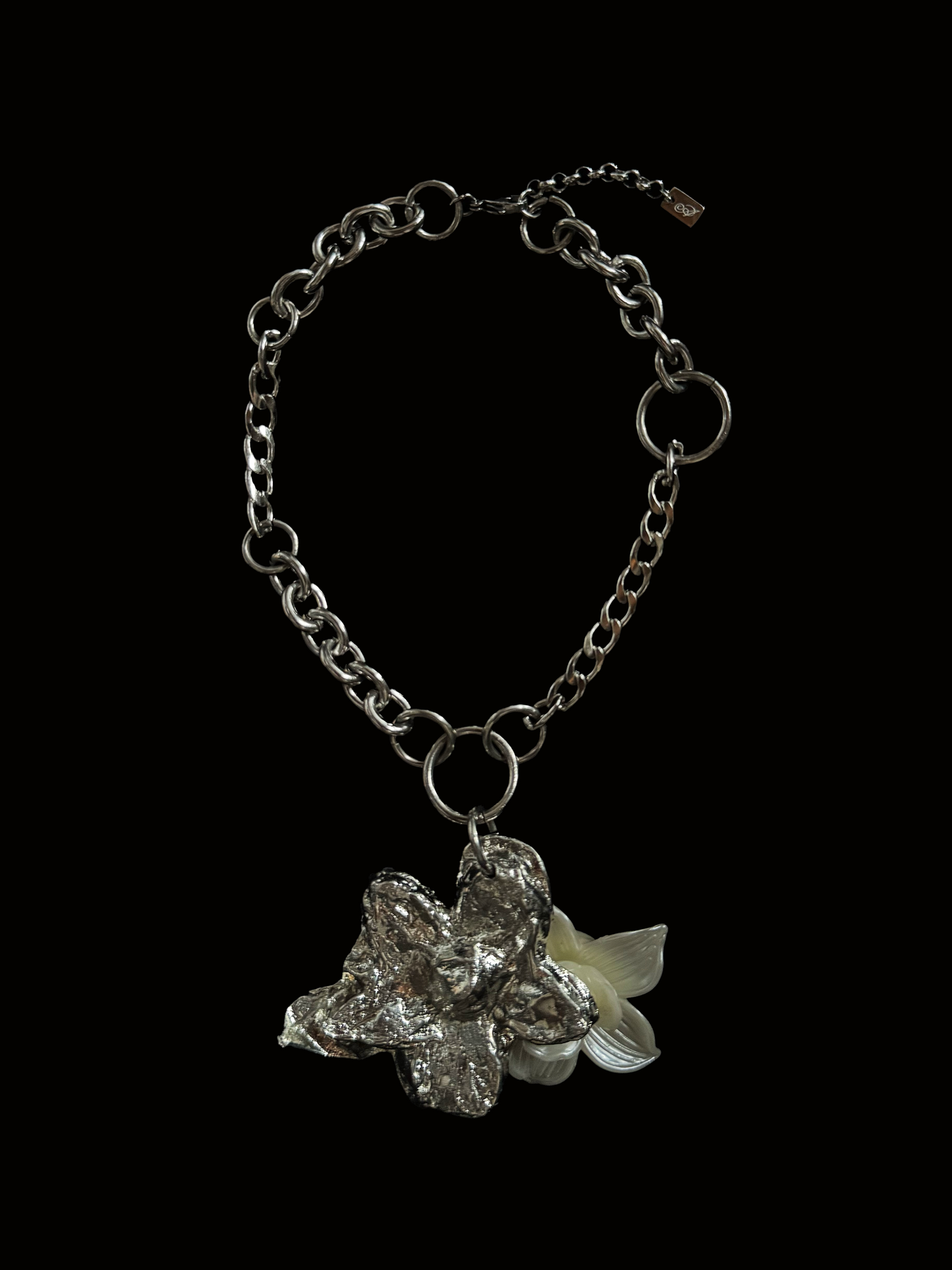 UPCYCLED MELTED BLOOM CHOKER