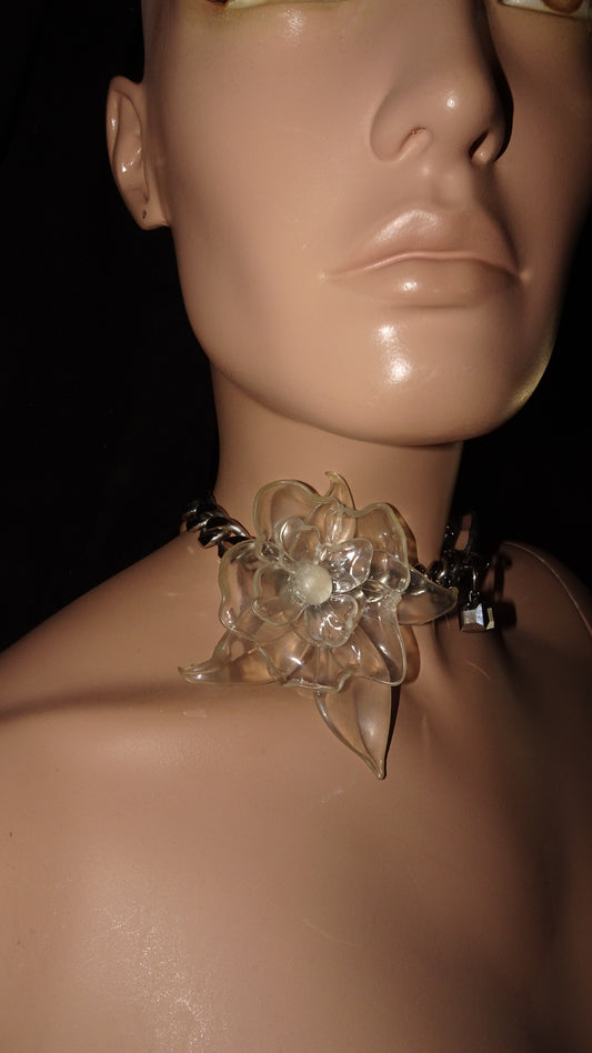 UPCYCLED FLOWER CHOKER