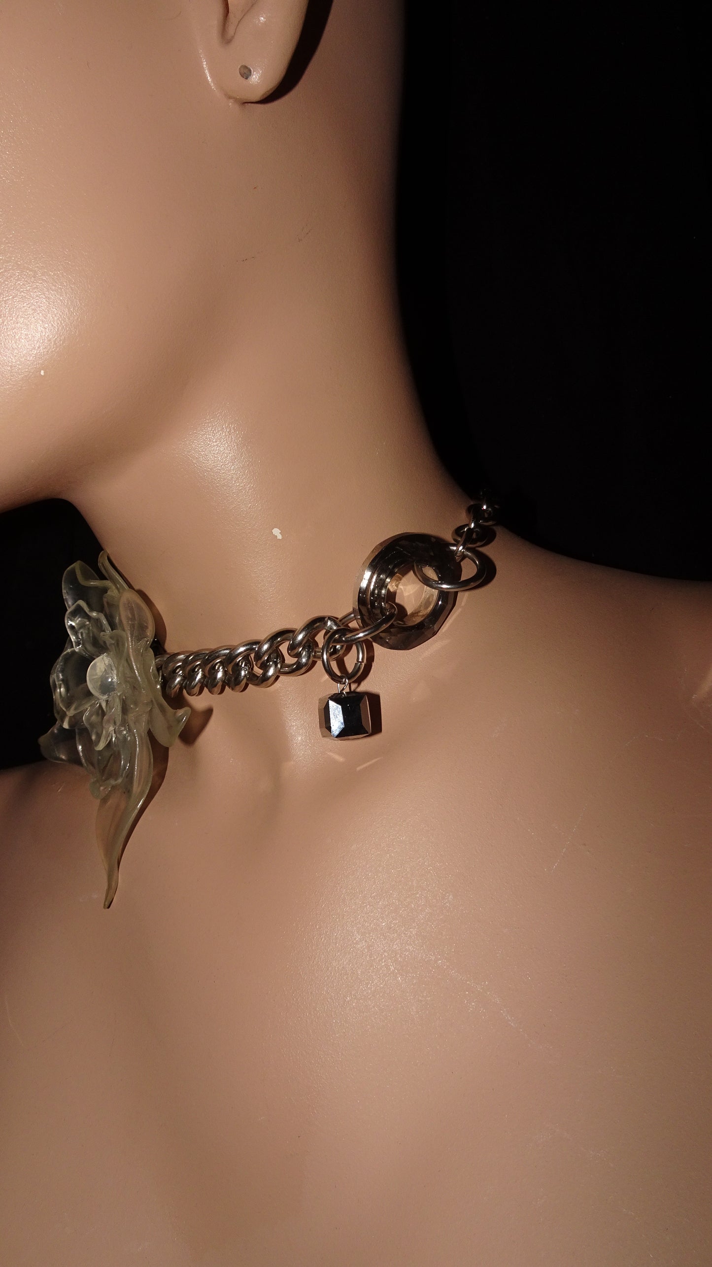 UPCYCLED FLOWER CHOKER
