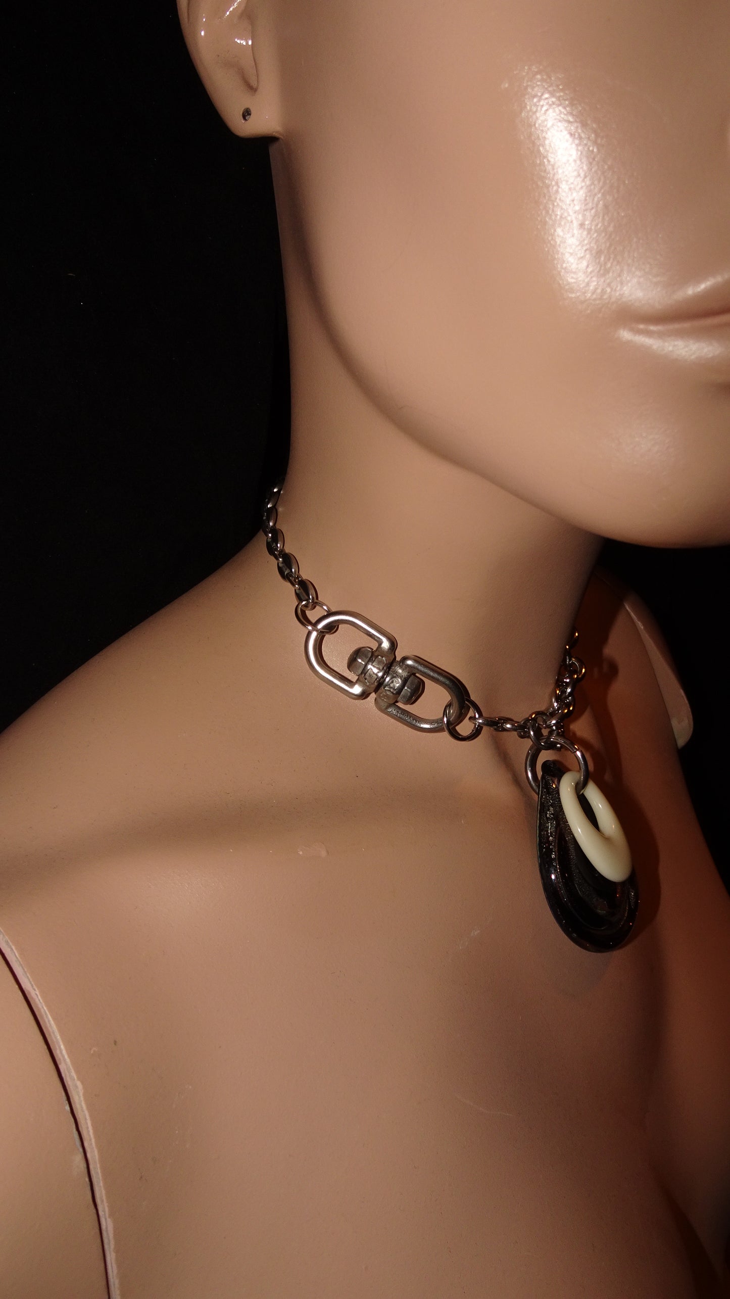 UPCYCLED GLASS PENDANT CHOKER