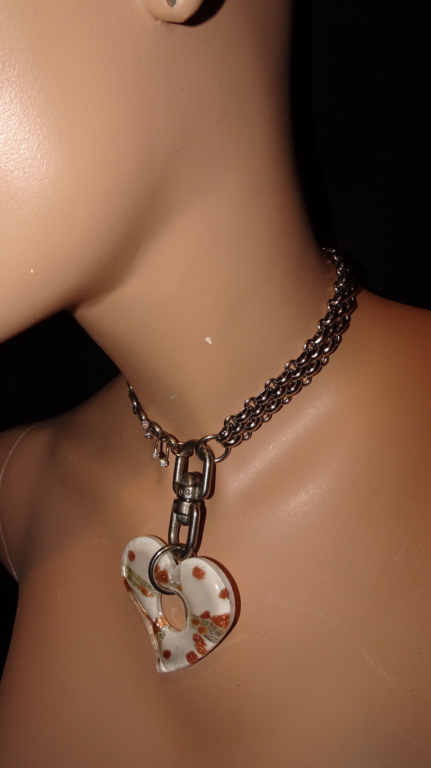 UPCYCLED WHITE GLASS HEART CHOKER