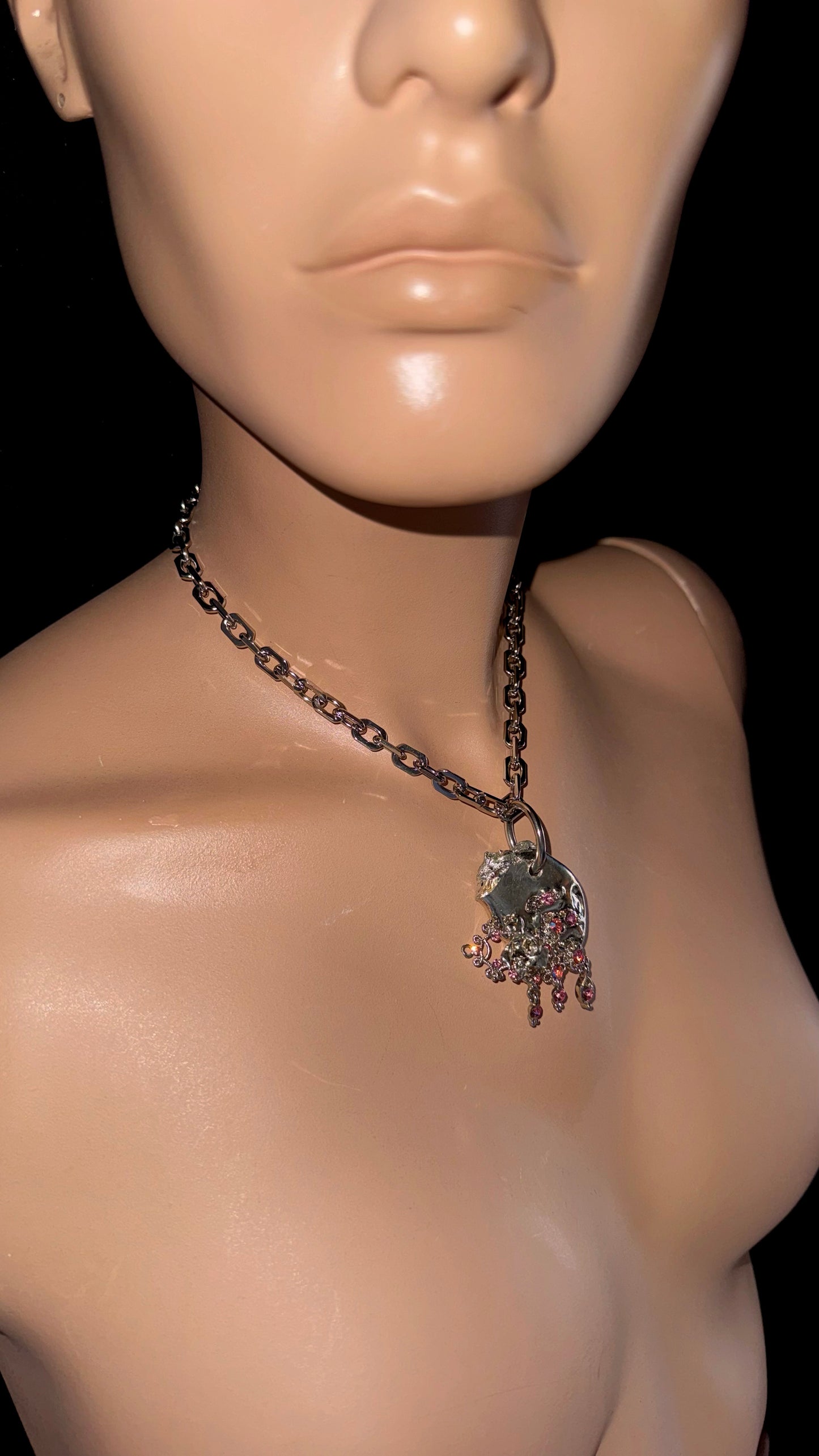 UPCYCLED MELTED CRYSTAL CHOKER