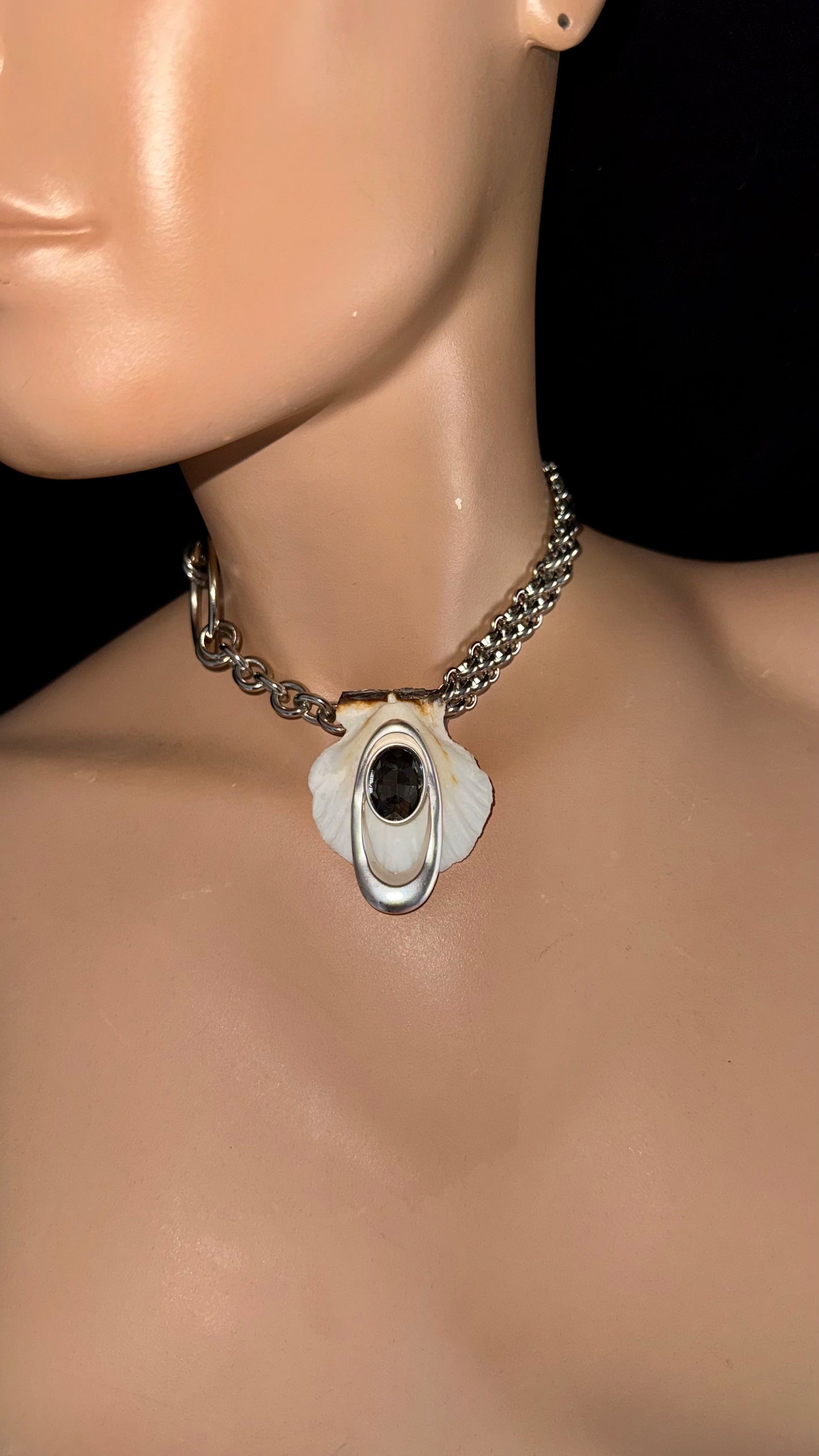 UPCYCLED SHELL STONE CHOKER