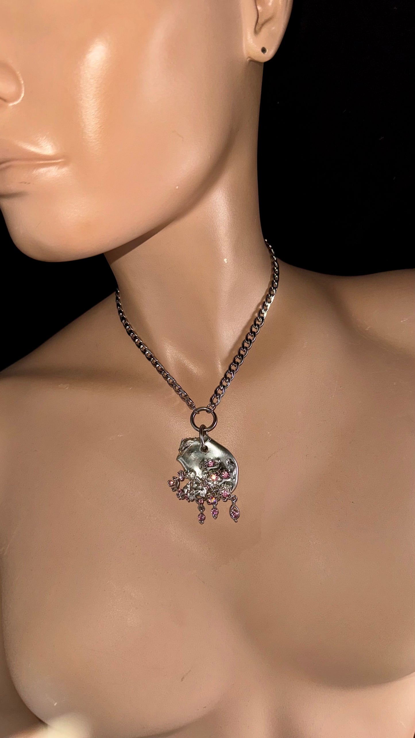 UPCYCLED MELTED CRYSTAL CHOKER