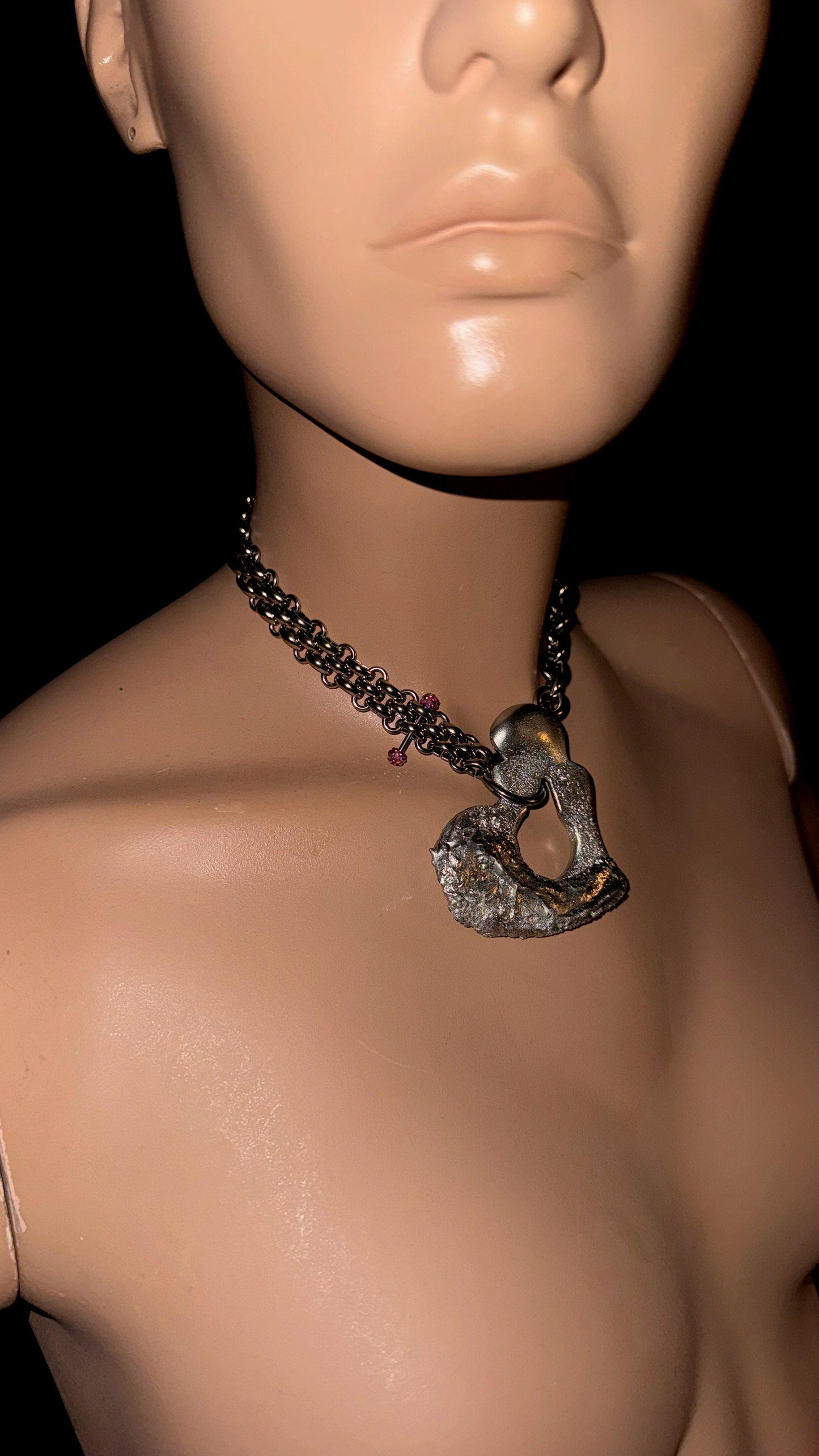 UPCYCLED MELTED HEART CHOKER