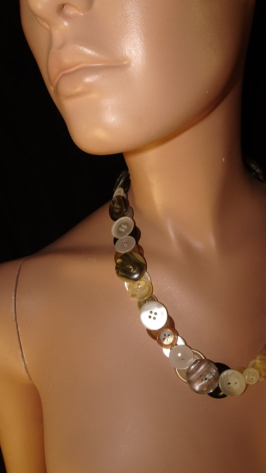 Handmade weARCHIVE necklace made from vintage buttons in tones like ivory, beige, taupe, and soft gold. Upcycled with a soft touch and simple charm.
