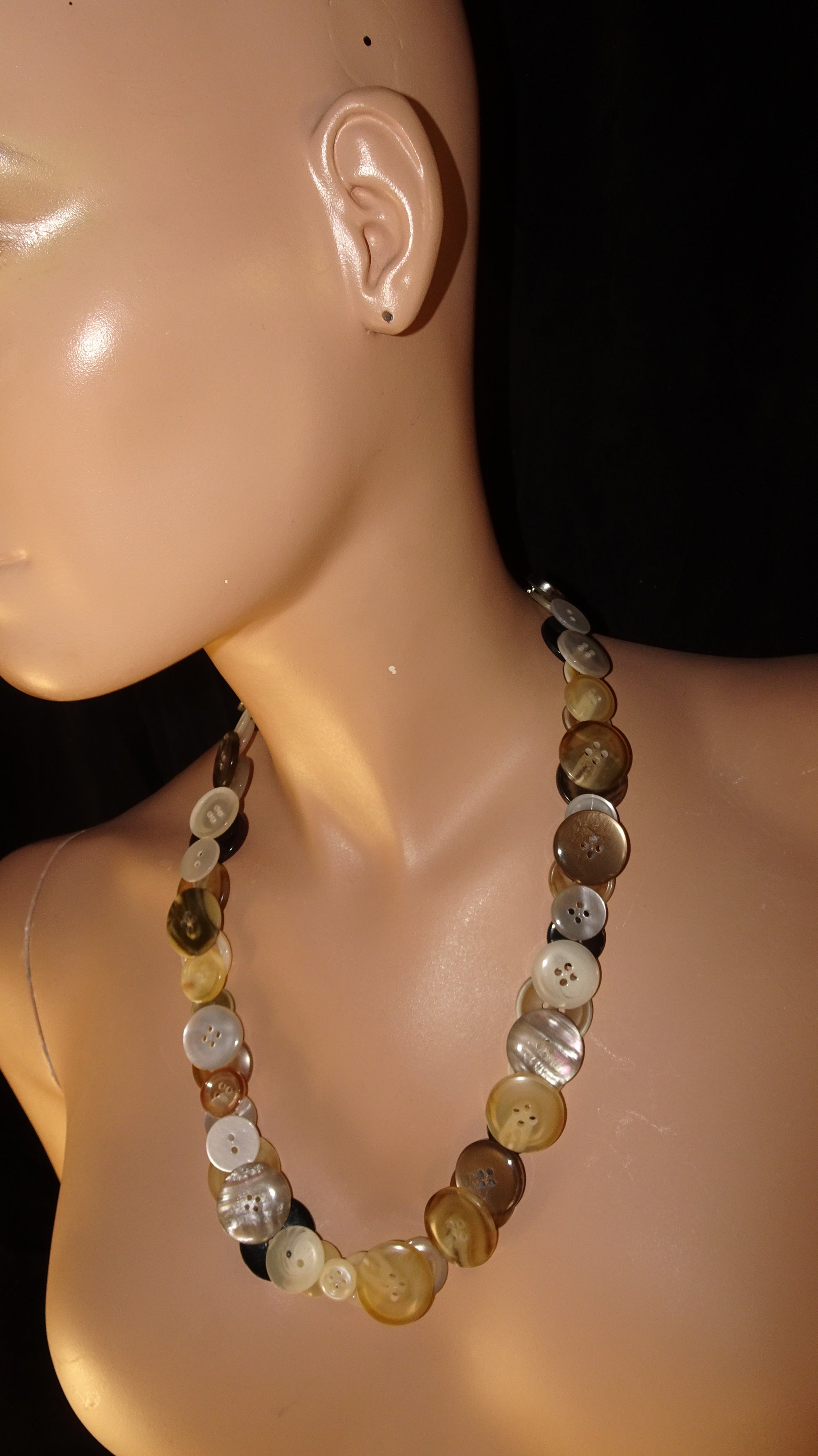 Handmade weARCHIVE necklace made from vintage buttons in tones like ivory, beige, taupe, and soft gold. Upcycled with a soft touch and simple charm.
