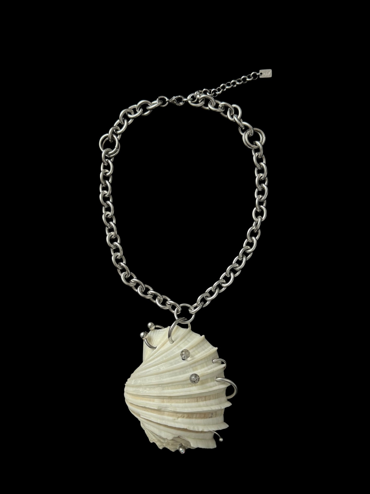 UPCYCLED PIERCED SHELL CHOKER