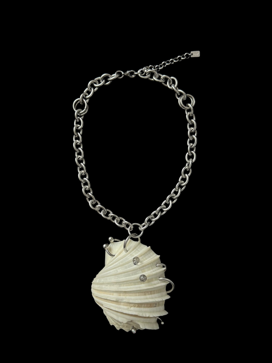 UPCYCLED PIERCED SHELL CHOKER
